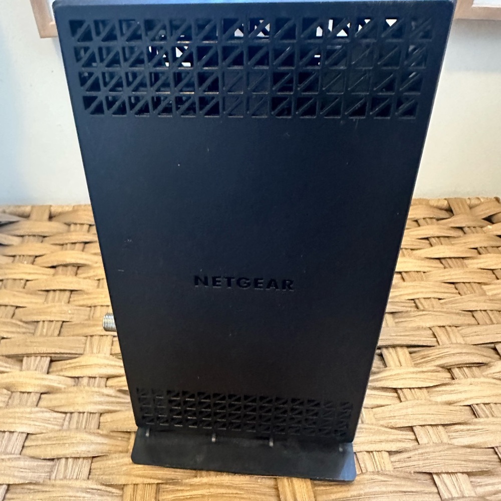 Netgear Black Modem Router Combo - High-Speed Networking ac1200(c6230) - Picture 6 of 7